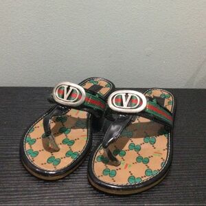 Thong Sandals with Silver Buckle
